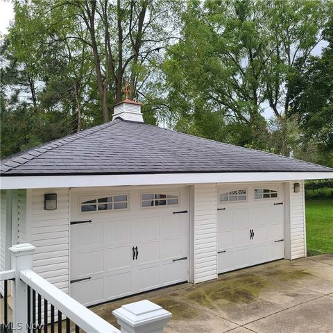 3300 Helmsdale Drive, Springfield, OH 44312