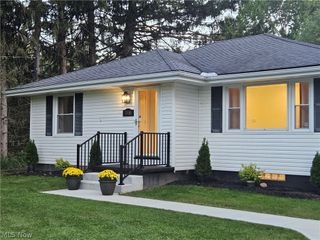 3300 Helmsdale Drive, Springfield, OH 44312