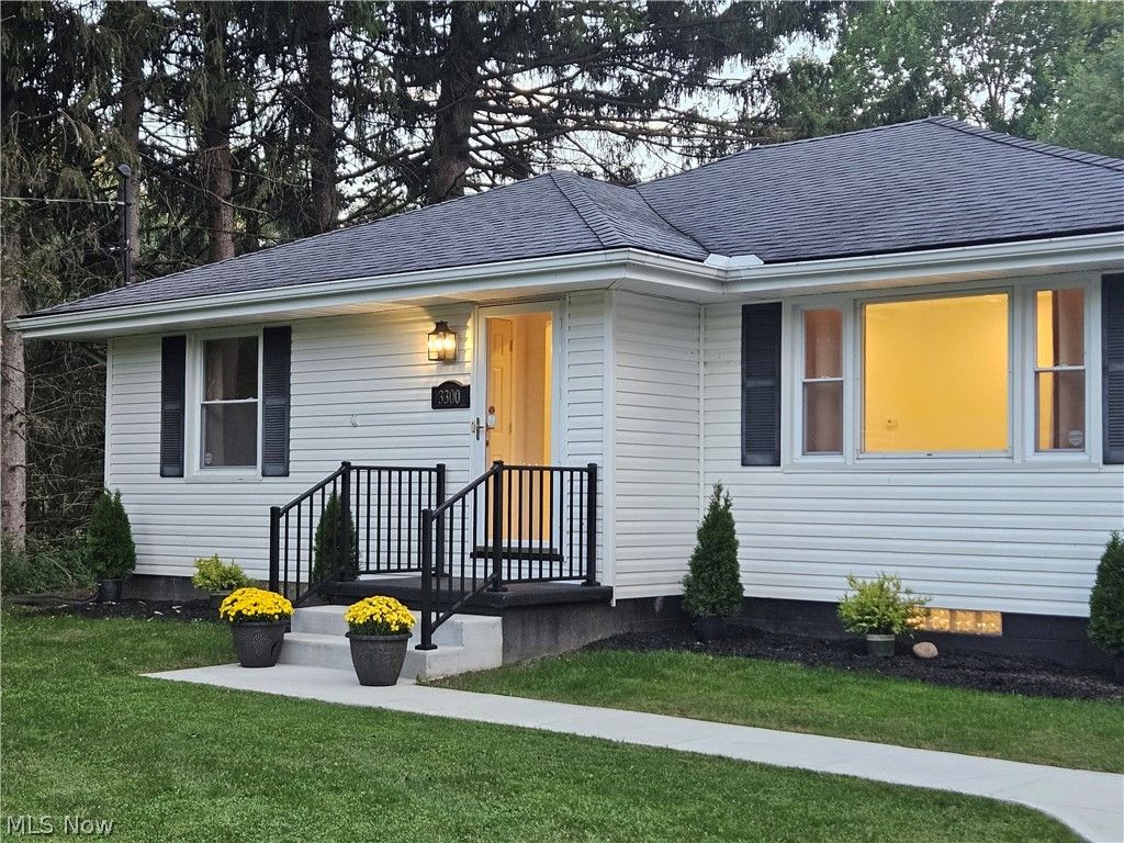 3300 Helmsdale Drive, Springfield, OH 44312