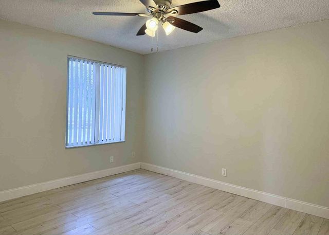 3310 N Pinewalk Drive 1827, Margate, FL 33063