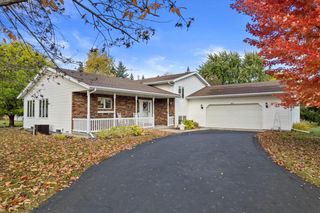 2601 Oakwood CIRCLE, Oshkosh, WI 54904