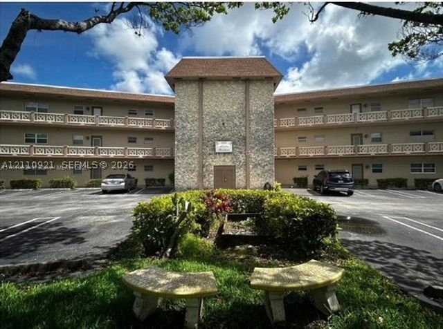 5003 NW 35th St 506, Lauderdale Lakes, FL 33319