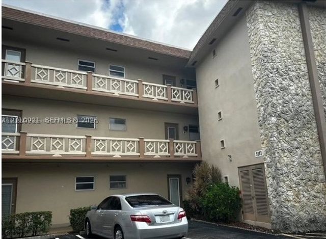 5003 NW 35th St 506, Lauderdale Lakes, FL 33319
