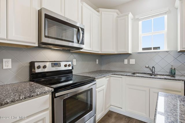 918 Rolling Pines Loop Road NE, Leland, NC 28451