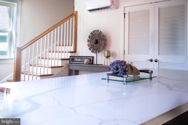 30 MACLEAN ST, Princeton, NJ 08542