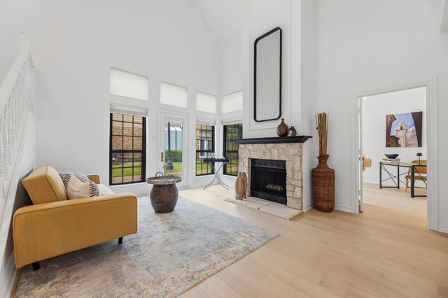 201 Cimarron Trail 3, Irving, TX 75063