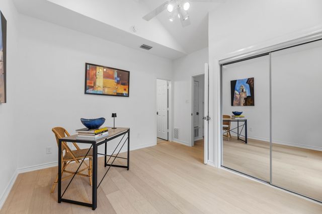 201 Cimarron Trail 3, Irving, TX 75063