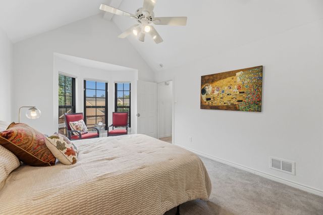 201 Cimarron Trail 3, Irving, TX 75063
