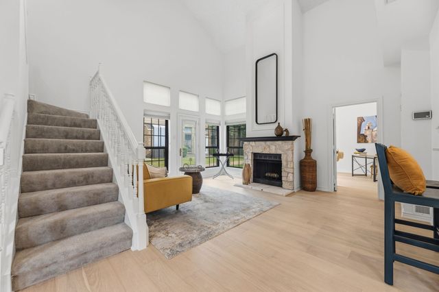 201 Cimarron Trail 3, Irving, TX 75063