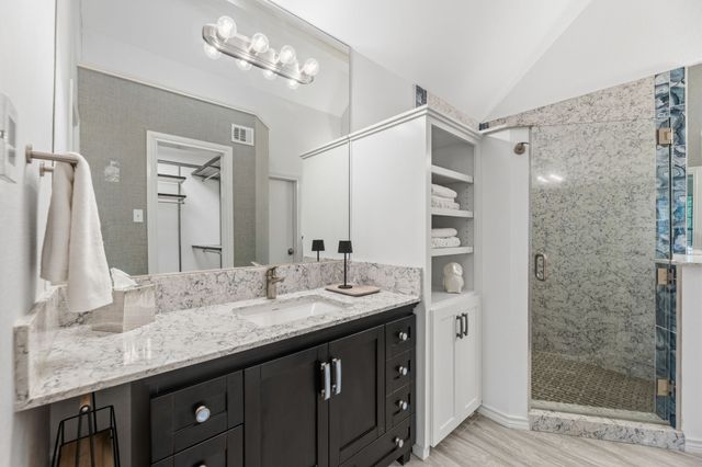 201 Cimarron Trail 3, Irving, TX 75063
