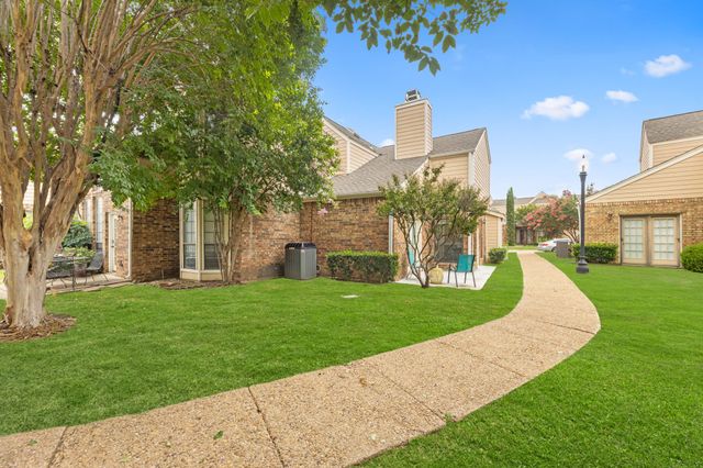 201 Cimarron Trail 3, Irving, TX 75063
