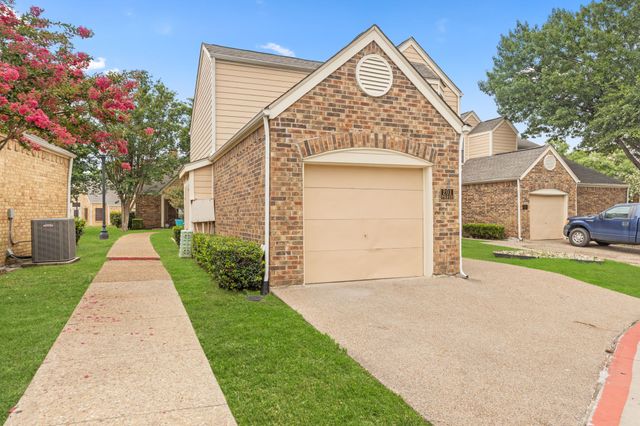201 Cimarron Trail 3, Irving, TX 75063