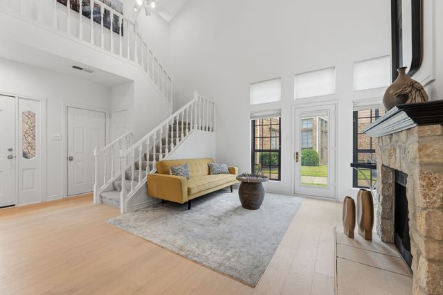 201 Cimarron Trail 3, Irving, TX 75063