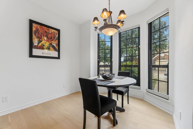 201 Cimarron Trail 3, Irving, TX 75063