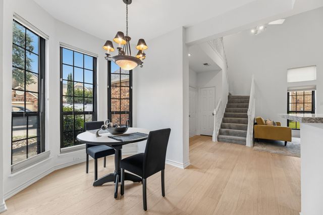 201 Cimarron Trail 3, Irving, TX 75063