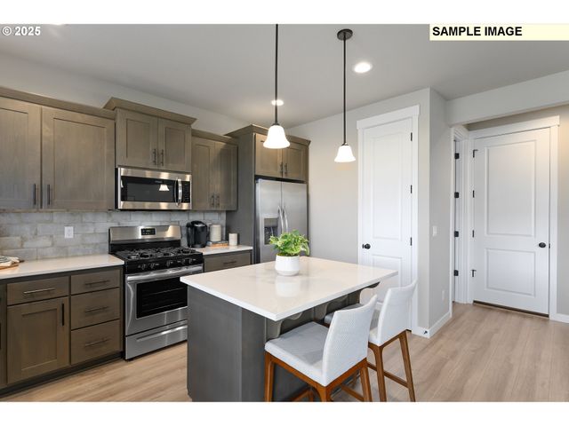 893 Ne SAGEBRUSH Dr, Estacada, OR 97023