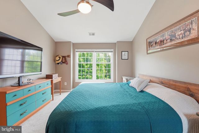 6565 PALISADES DR, Centreville, VA 20121