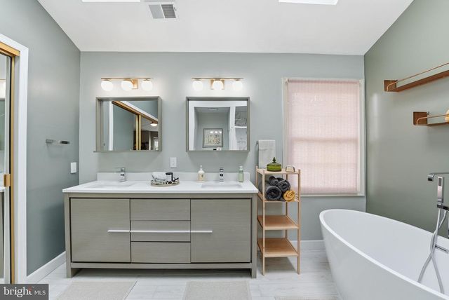 6565 PALISADES DR, Centreville, VA 20121