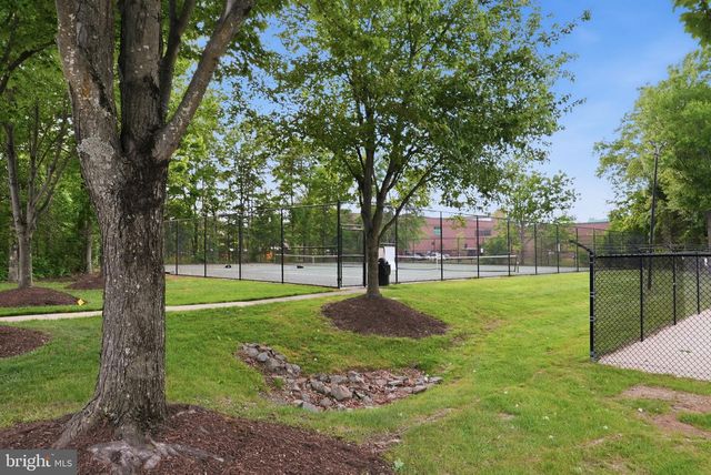 6565 PALISADES DR, Centreville, VA 20121