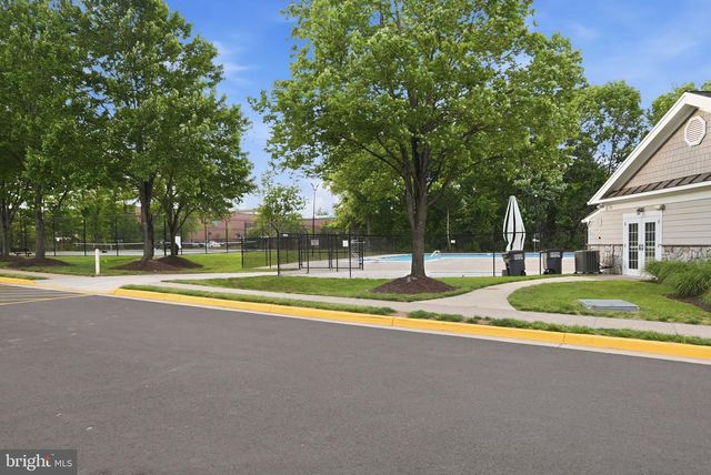 6565 PALISADES DR, Centreville, VA 20121