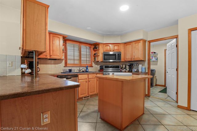 19123 Parkwood Lane, Brownstown Charter Township, MI 48183