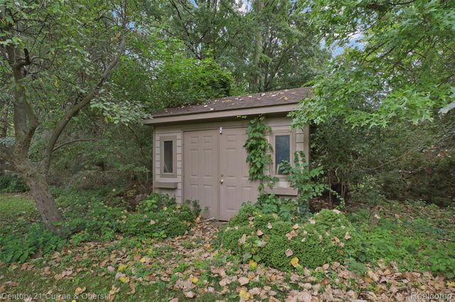 19123 Parkwood Lane, Brownstown Charter Township, MI 48183