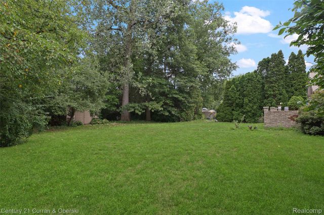 19123 Parkwood Lane, Brownstown Charter Township, MI 48183