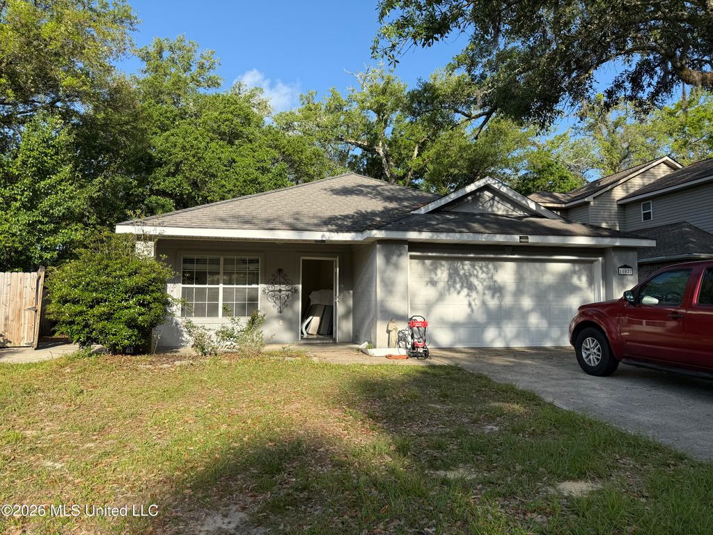 11027 Oakcrest Drive, D'iberville, MS 39540