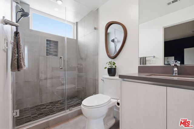 5504 W Olympic Boulevard, Los Angeles, CA 90036