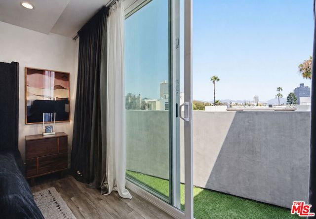 5504 W Olympic Boulevard, Los Angeles, CA 90036
