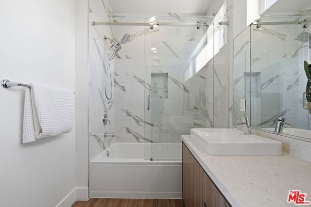 5504 W Olympic Boulevard, Los Angeles, CA 90036