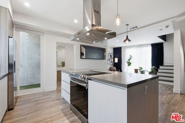 5504 W Olympic Boulevard, Los Angeles, CA 90036