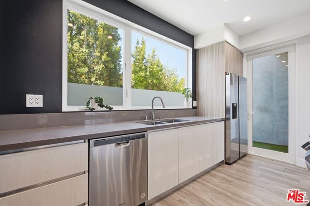 5504 W Olympic Boulevard, Los Angeles, CA 90036