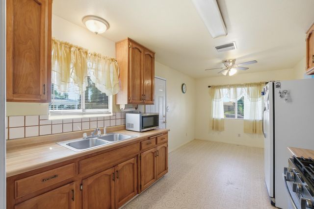 456 N Smith Avenue, Dinuba, CA 93618