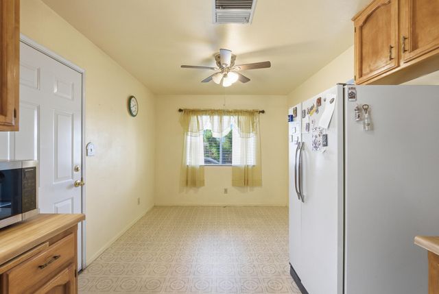 456 N Smith Avenue, Dinuba, CA 93618