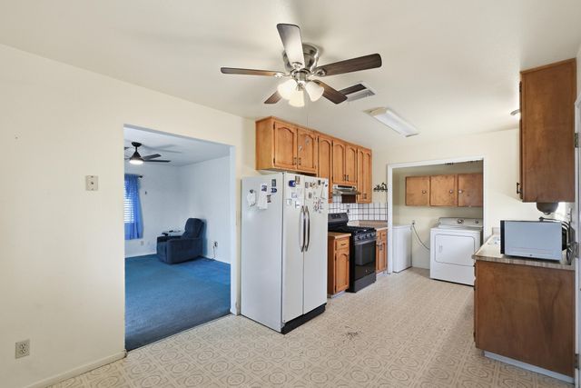 456 N Smith Avenue, Dinuba, CA 93618