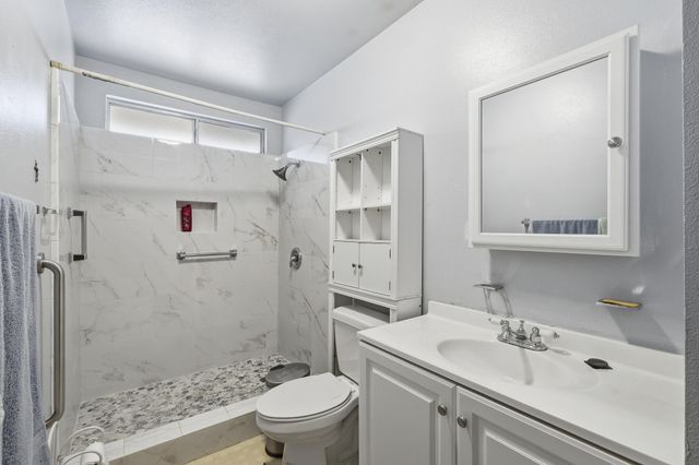 456 N Smith Avenue, Dinuba, CA 93618