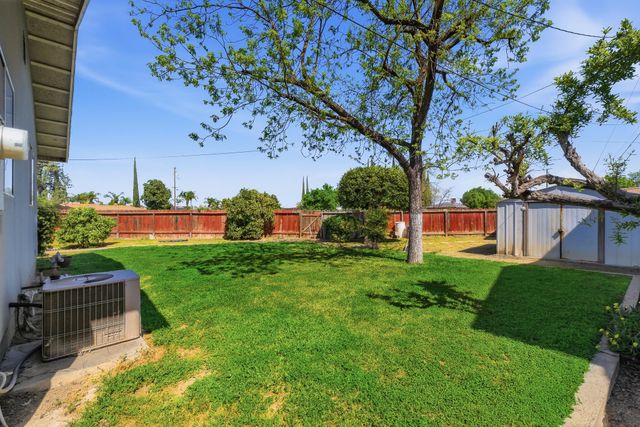 456 N Smith Avenue, Dinuba, CA 93618