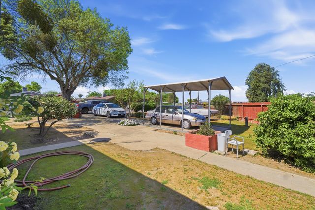 456 N Smith Avenue, Dinuba, CA 93618