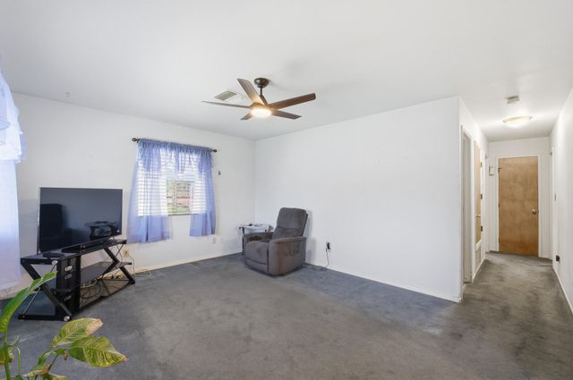 456 N Smith Avenue, Dinuba, CA 93618