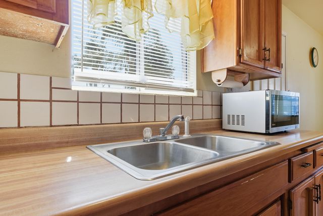 456 N Smith Avenue, Dinuba, CA 93618