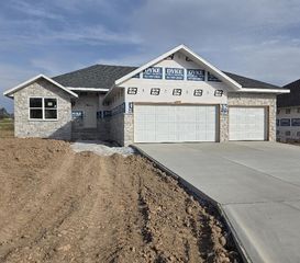 679 W Castor Loop, Nixa, MO 65714