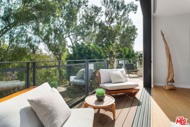 11600 Dunstan Way 312, Los Angeles, CA 90049