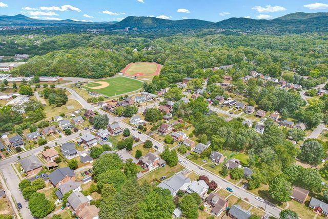 2416 Lofton RD SW, Roanoke, VA 24015