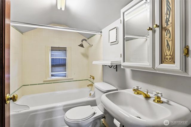 4728 NE 172nd Street, Lake Forest Park, WA 98155