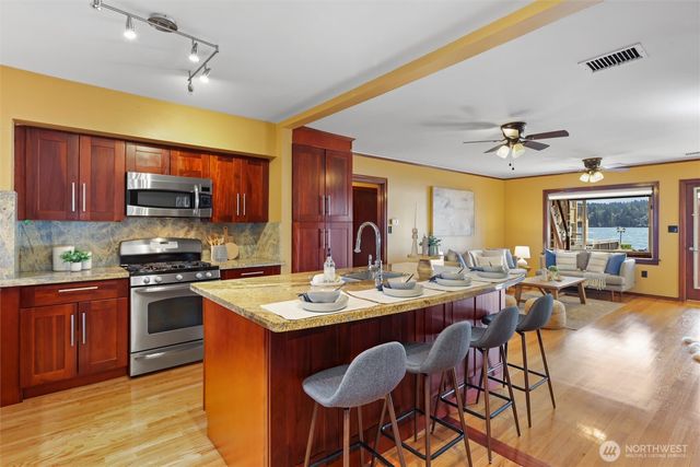 4728 NE 172nd Street, Lake Forest Park, WA 98155