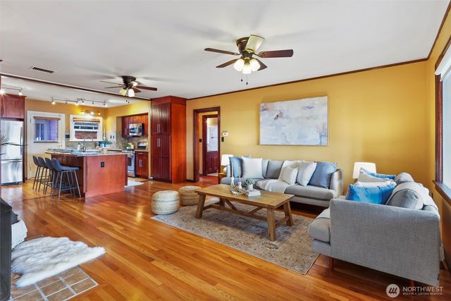 4728 NE 172nd Street, Lake Forest Park, WA 98155