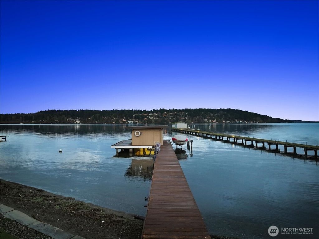 4728 NE 172nd Street, Lake Forest Park, WA 98155