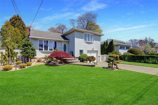 233 Willow Street, Massapequa Park, NY 11762