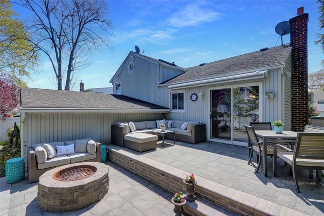 233 Willow Street, Massapequa Park, NY 11762